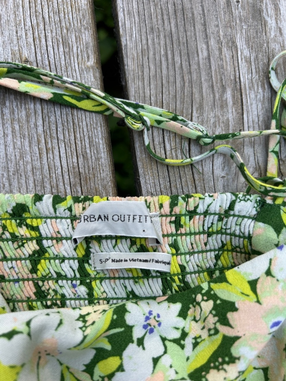 Urban Outfitters ⎸ First Sight Green Plunging Midi Dress - Picture 8 of 8